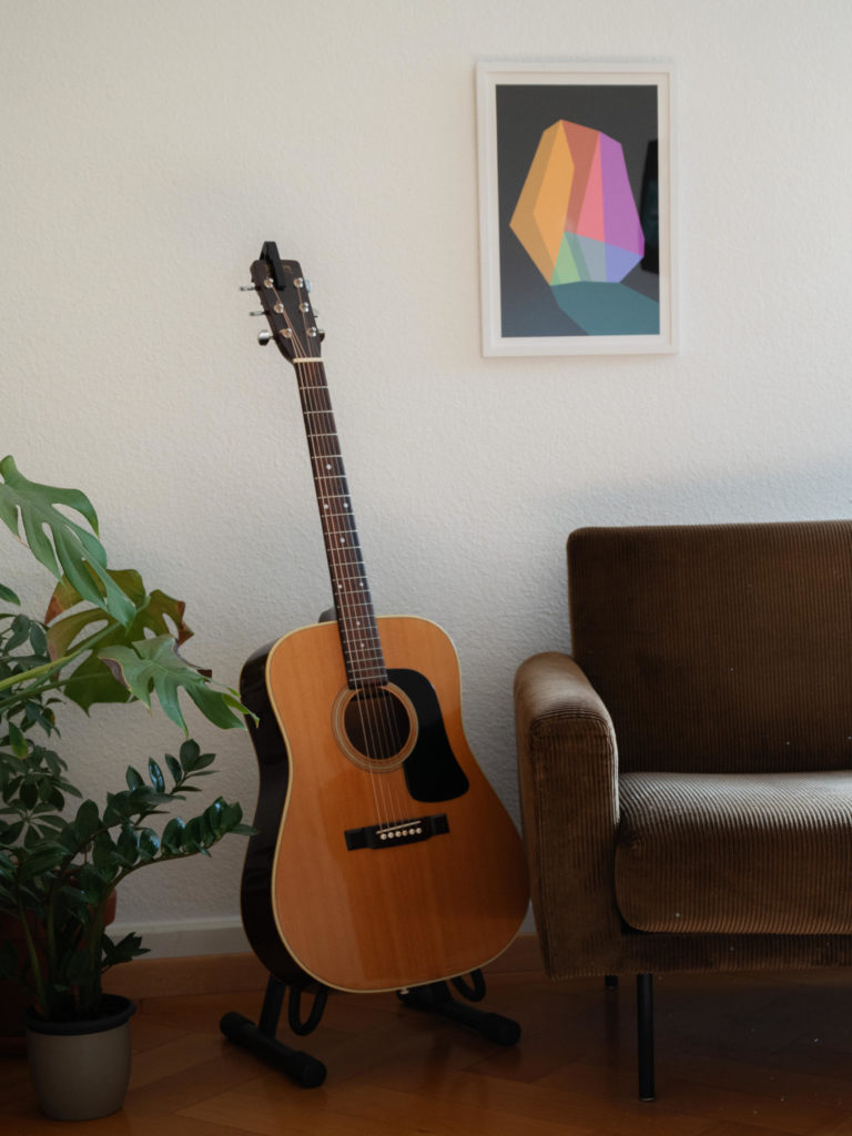 Neon Blossom im Raum